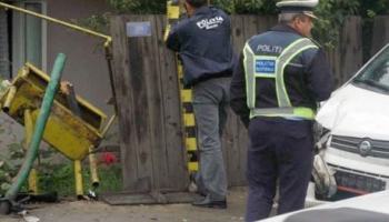Un șofer beat s-a oprit cu mașina într-o conductă de gaz, la Ipotești