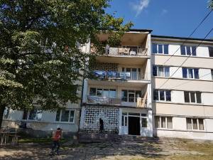 Un bărbat a fost găsit mort în baia căminului de nefamiliști de la Inspectoratul Școlar Județean Suceava