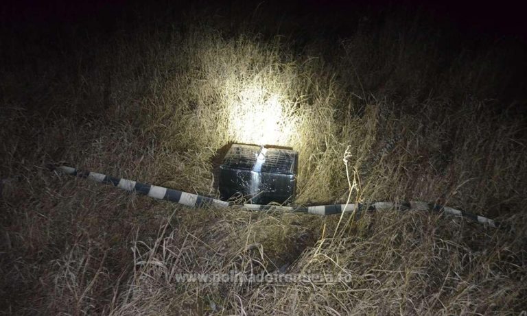 FOTO Focuri de armă trase de polițiștii de frontieră pentru capturarea unui transport de țigări de contrabandă efectuat cu drona, la Siret