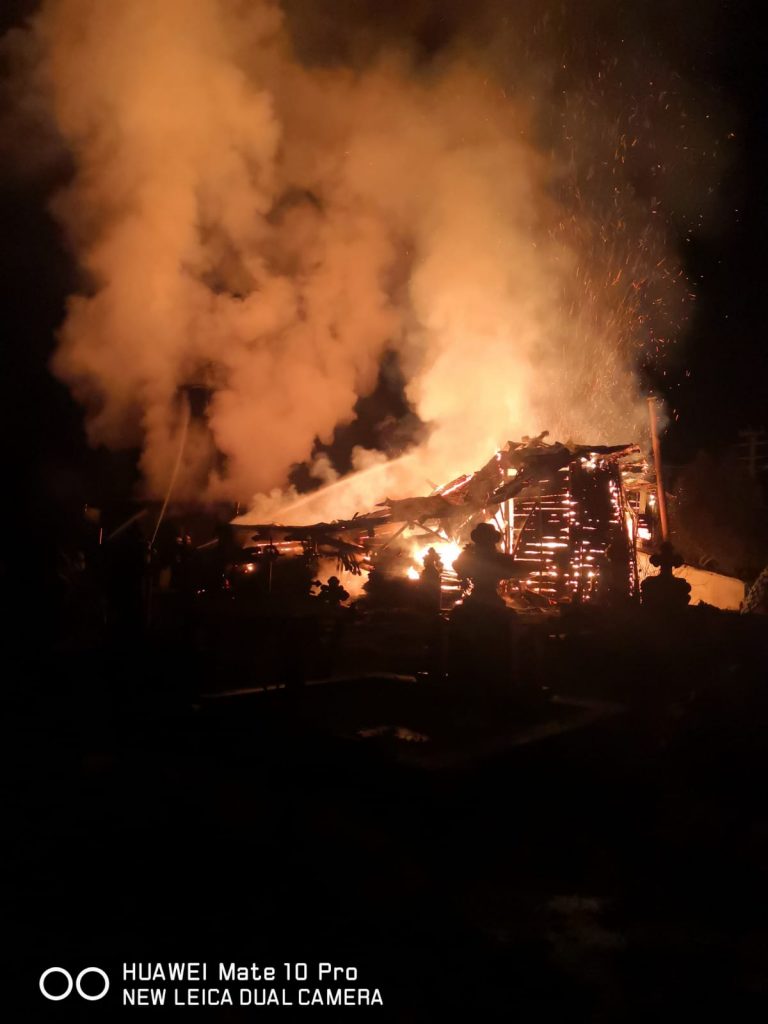 VIDEO FOTO Biserica pe stil vechi din Brodina de Sus s-a făcut scrum din cauza jarului provenit din centrala termică a lăcașului de cult