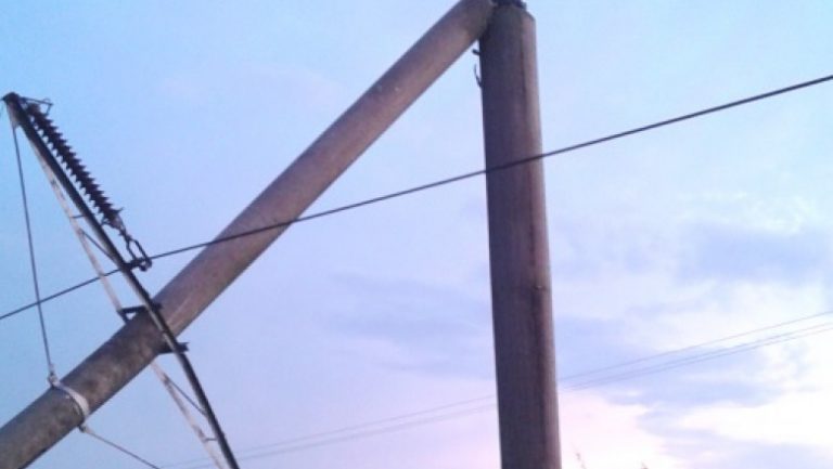 „Dorel” a lăsat fără curent electric 60 de case din Ciprian Porumbescu