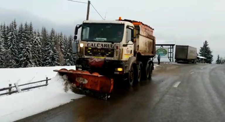VIDEO Zeci de utillaje au ieșit pe traseu pentru ca drumurile din județ să fie practicabile