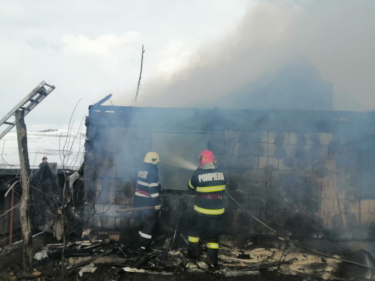 VIDEO FOTO O gospodărie din Vulturești a fost distrusă de un incendiu
