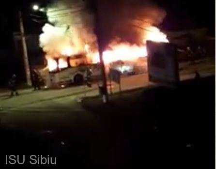 Un autorcar cu 30 de pasageri a ars în trafic (NAȚIONAL)