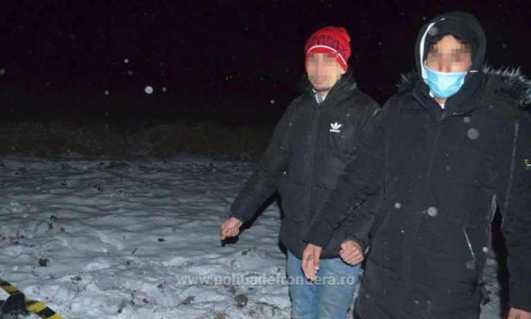 Trei algerieni care mergeau pe calea ferată între Țibeni și Dornești au fost opriți de polițiștii de frontieră din drumul lor spre vestul Europei
