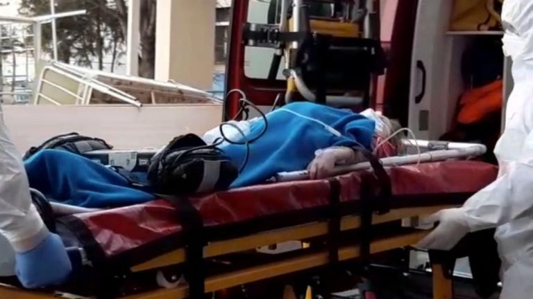 Un bărbat aciuat pe la Crucea a murit după ce a stat cu degerături la picioare timp de două luni