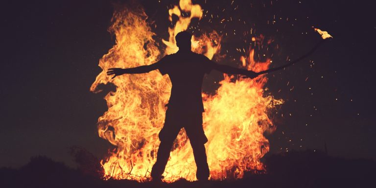 Un piroman a dat foc la comandă șurii unui cetățean din Șcheia