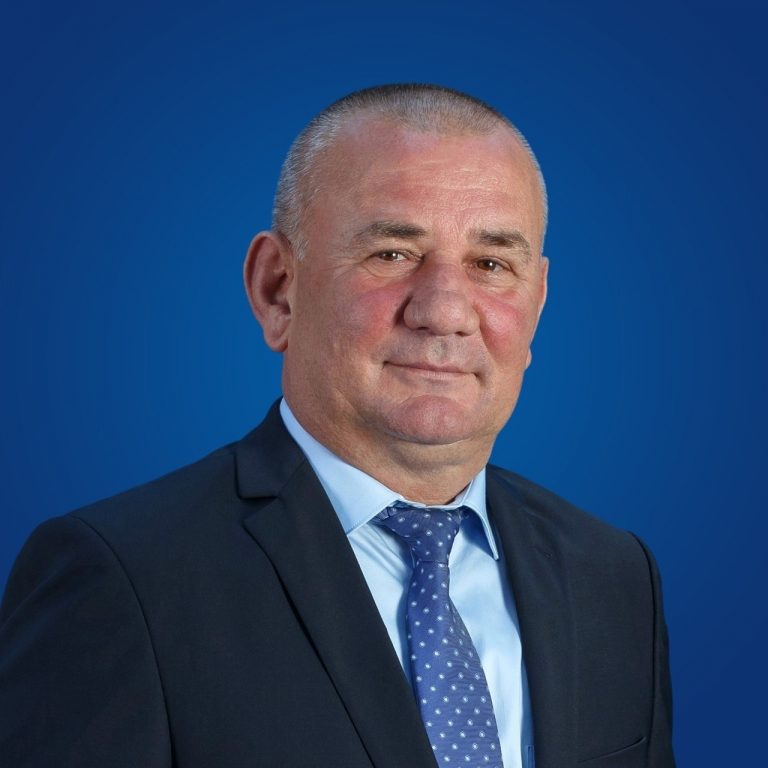 Primarul Viorel Cucu a reușit să realizeze în ultimii ani, în comuna Adâncata, investiții de peste 13 milioane de euro