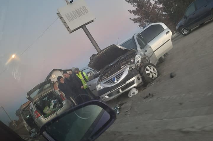 FOTO Accident cu doi răniți produs în Marginea