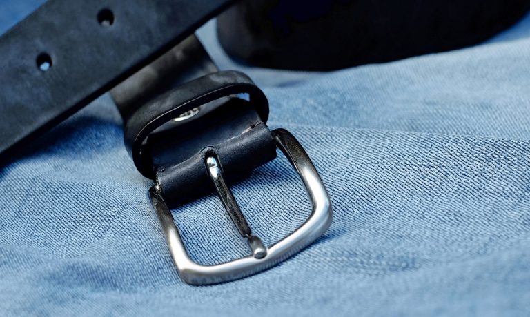 Un traficant de droguri a fost arestat după ce a bătut cu cureau un client (INTERNAȚIONAL)