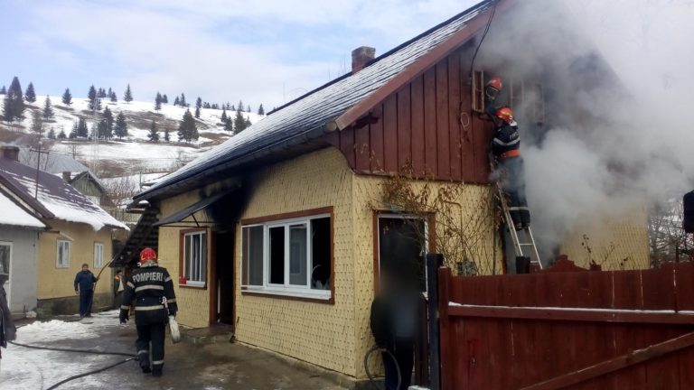 FOTO O casă din comuna Mănăstirea Humorului a fost distrusă de un incendiu