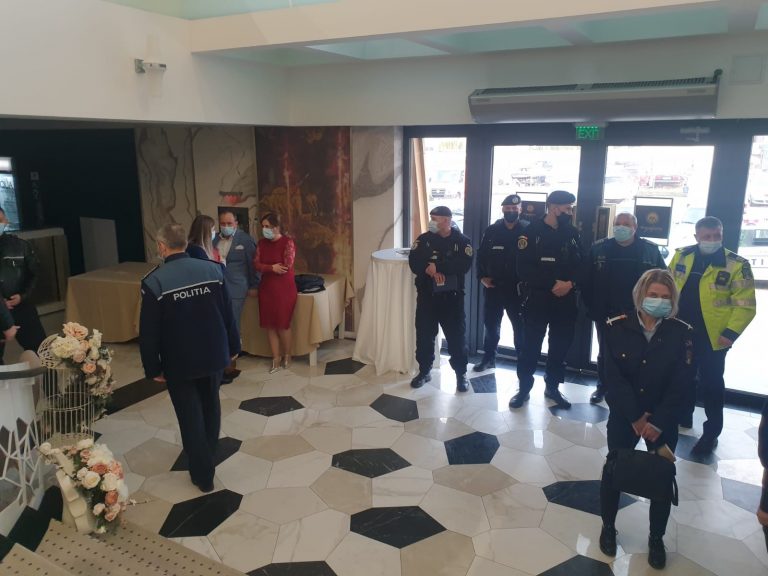 Două nunți organizate în Horodnic de Sus la restaurantele Plaiul Bucovinei și Hanul Voievozilor au fost oprite de polițiști