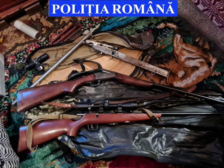 FOTO Percheziții făcute la braconierii din Frumosu. 48 de trofee au fost ridicate de polițiști
