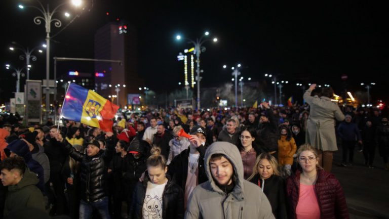 12 jandarmi au fost răniți în urma protestelor din București. Polițiștii au dat amenzi de peste 200.000 de lei (NAȚIONAL)