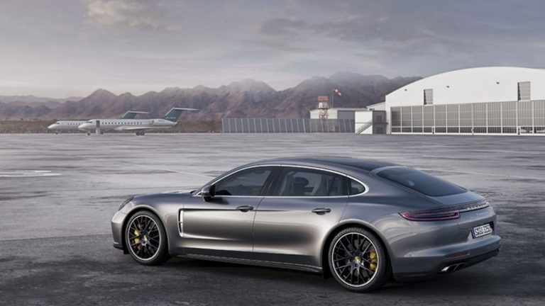 Un bărbat cu permisul suspendat a ieșit la plimbare cu Porsche-ul Panamera prin Rădăuți