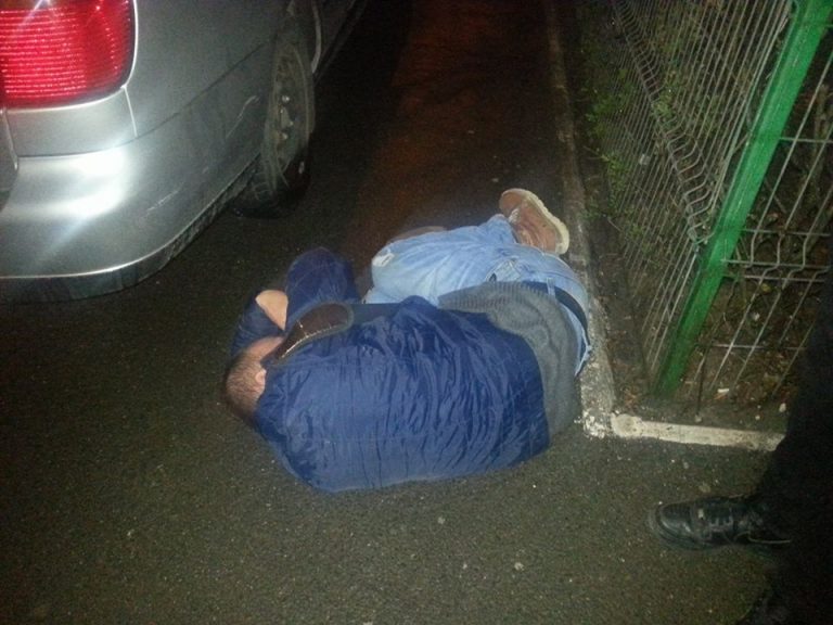 Un sucevean rupt de beat a fost amendat de polițiști după ce a căzut în fața blocului în care locuiește