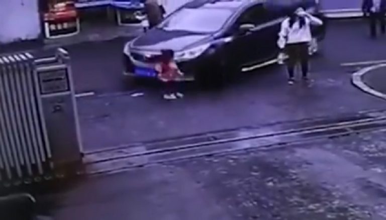 Accident cumplit produs în Vicovu de Jos. Un tânăr și-a omorât fiica în vârstă de trei ani după ce a trecut cu roțile mașinii peste ea