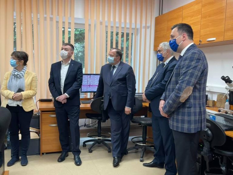 FOTO Ministrul Culturii Bogdan Gheorghiu a participat la semnarea protocolului de colaborare  între Institutul Național al Patrimoniului și USV: „Noi, sucevenii, ne mândrim cu bisericile de lemn din Bucovina”