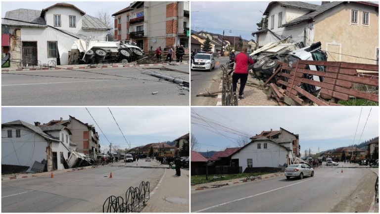 VIDEO FOTO O autobasculantă încărcată cu pietriș s-a oprit în peretele unei case din Frasin