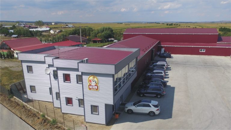 Măcelarul de la abatorul Dumbrăveni s-a lovit la cap după ce a căzut pe scări