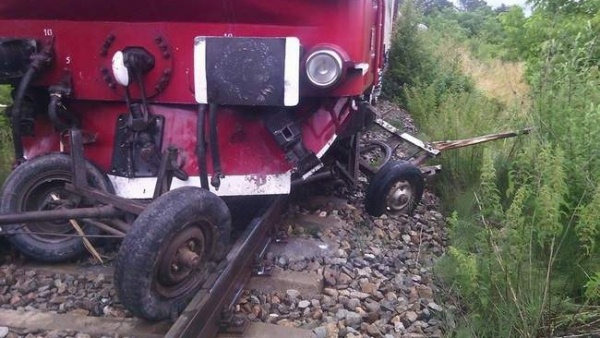Căruță spulberată de tren la Vicovu de Jos. Căruțașul a scăpat cu viață