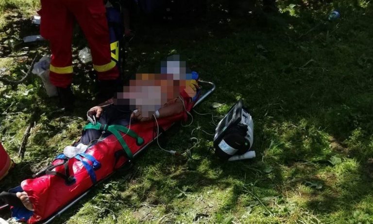 Un bărbat de 33 de ani din Horodnic de Sus a căzut dintr-un copac în timp ce amenința că se omoară, deoarece a fost certat de mama sa