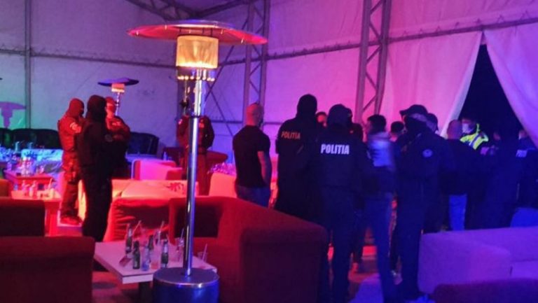 Chef organizat pe terasa unui bar din Bogata oprit de polițiști