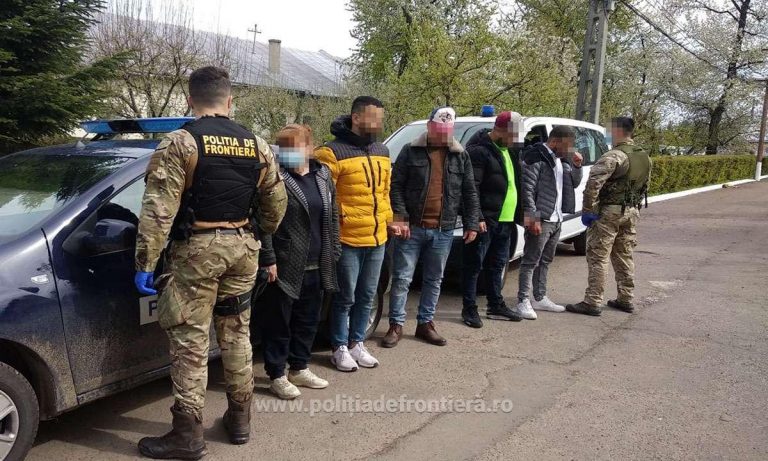 Polițiștii de frontieră din Brodina au prins patru algerieni și o ucraineancă care au pătruns ilegal în România