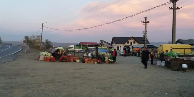 Bătrână lovită de o mașină în Piața de la Milișăuți. Bărbatul de la volan nu avea permis și a fugit de la locul accidentului