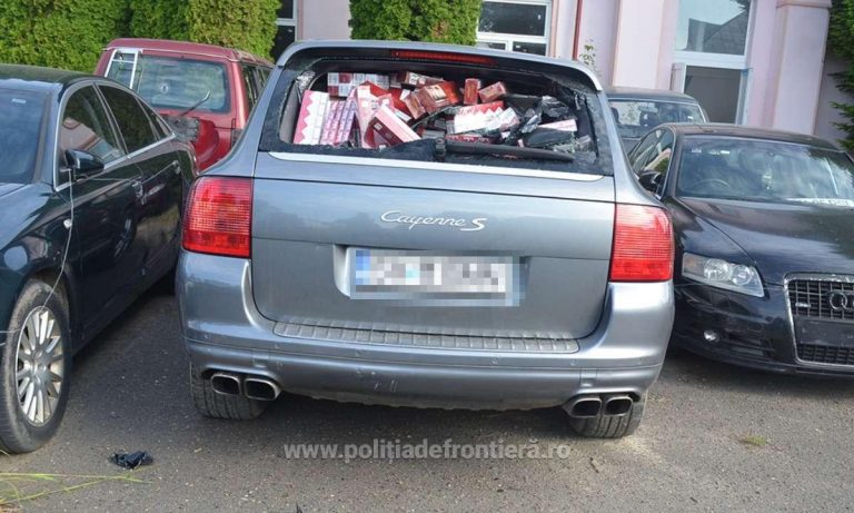 VIDEO FOTO Porsche Cayenne folosit pentru transportul a peste 15.000 pachete de țigări de contrabandă, la Vicovu de Sus