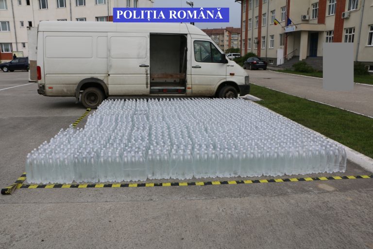 Un șofer din Bilca a rămas fără dubă după ce polițiștii i-au găsit în interior un adevărat depozit de băuturi alcoolice de contrabandă