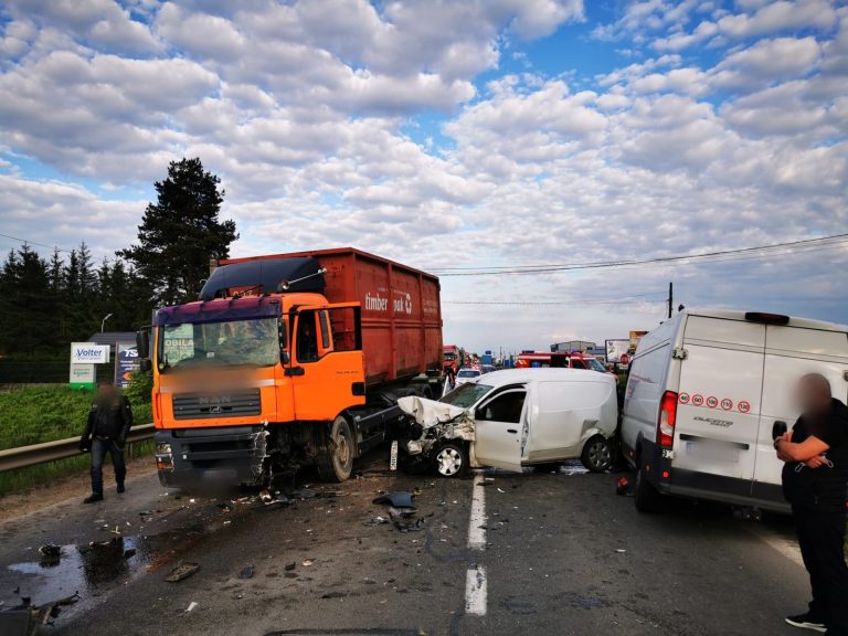 VIDEO FOTO Gravul accident de circulație produs aseară la Gura Humorului a fost produs de un adolescent beat și fără permis de conducere