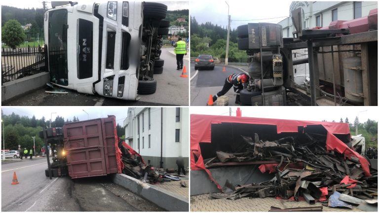 FOTO Camion încărcat cu fier vechi răsturnat pe raza municipiului Vatra Dornei
