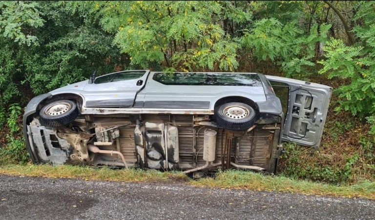 Un dornean al cărui mașină a fost furată și-a găsit vehiculul răsturnat într-un șanț