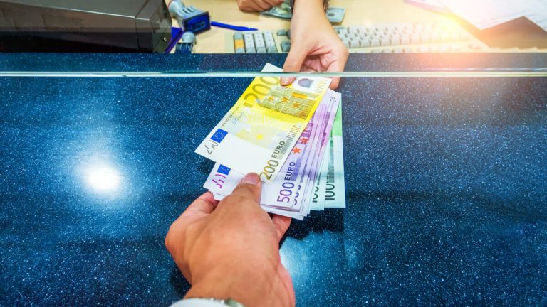 Un bărbat din Capu Câmpului a părăsit izolarea la domiciliu pentru a schimba niște bani în Gura Humorului