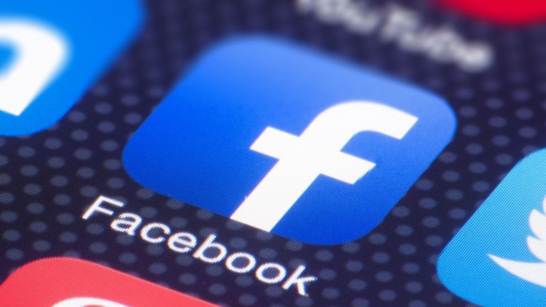 O femeie din Rădăuți și-a reclamat fiul la Poliție după ce acesta i-a transmis mesaje de amenințare pe Facebook