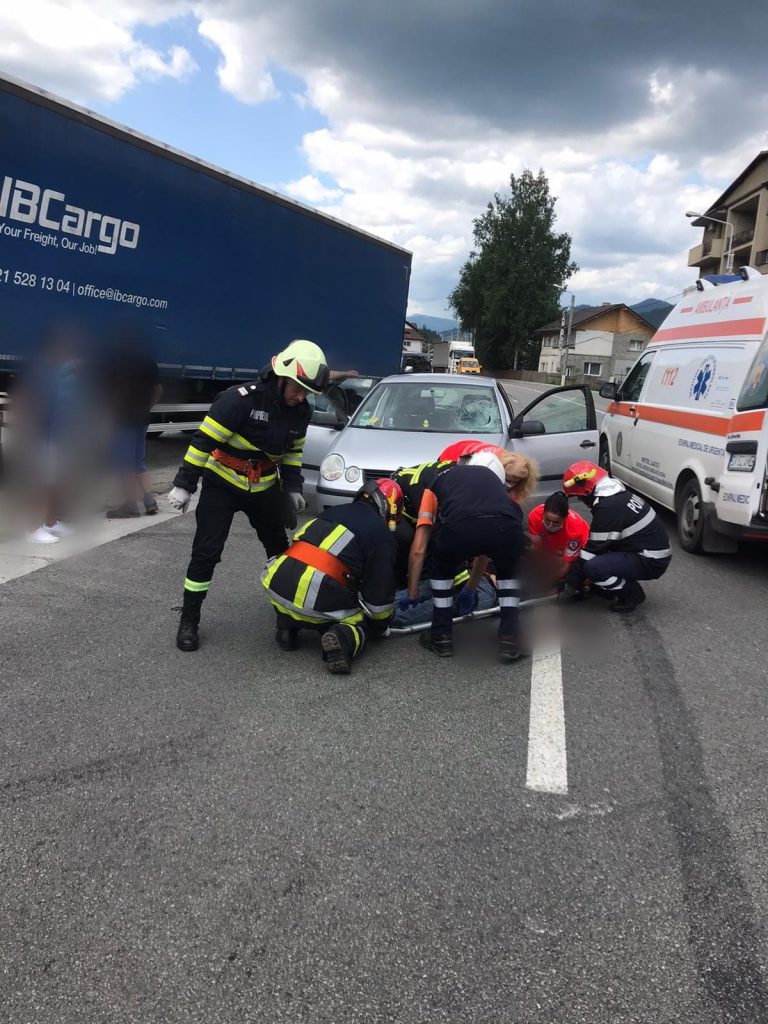 Un pieton a ajuns în comă la spital după ce a fost lovit de o mașină, la Vatra Dornei