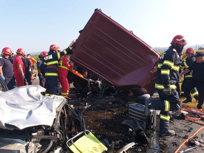 FOTO O suceveancă de 34 de ani și copiii ei de 7 ani și 3 luni și-au pierdut viața în cumplitul accident rutier cu 7 morți de la Bacău