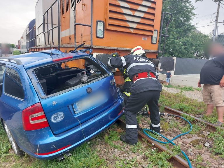 FOTO Trenul Suceava – Putna a fost implicat într-un accident, la Vicovu de Sus
