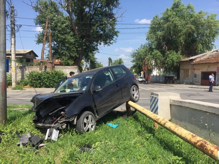 Un individ beat și fără permis s-a proptit cu mașina într-o conductă de gaz, la Frasin, la primele ore ale dimineții