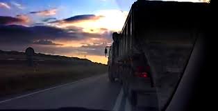 Dosar penal pe numele unui camionagiu din Belarus care mergea în zigzag cu camionul prin Fălticeni