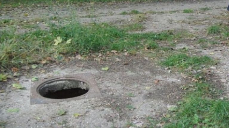Un bărbat din Dărmănești a căzut într-un canal în timp ce mergea spre casa mamei sale