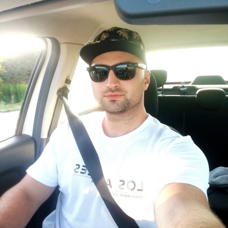 Un vicovean care-și bate joc sistematic de Codul Rutier a fost reținut de polițiști după ce s-a urcat beat și fără permis la volanul unei mașini cu care s-a oprit în gardul unui consătean