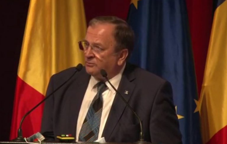 VIDEO Gheorghe Flutur, la alegerile PNL Cluj: „Va trebui să ne grăbim, să alocăm resurse și proiecte pentru ca toți primarii să devină un Emil Boc, fiecare în localitatea lui, ca om de referință”
