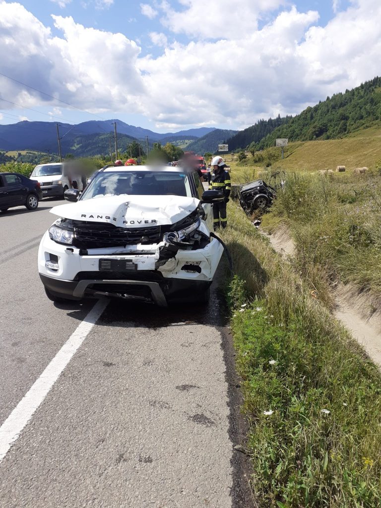 FOTO Doi copii au fost răniți într-un accident produs la ieșire din Câmpulung Moldovenesc spre Suceava