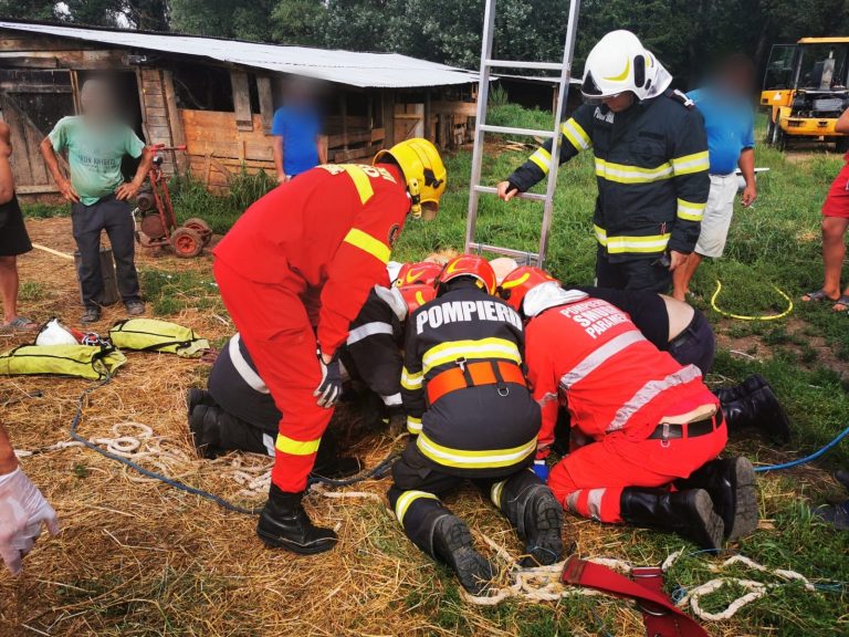 UPDATE FOTO Unul dintre bărbații care curățau o fântână din Todirești a fost declarat mort