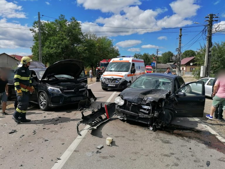 FOTO Doi copii au fost răniți într-un accident rutier produs la Milișăuți