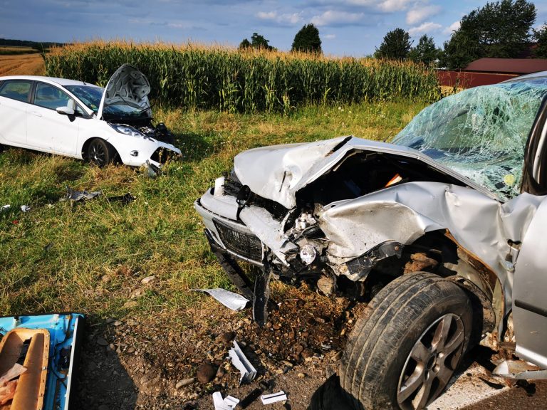 FOTO Accidentul de la ieșire din Cornu Luncii spre Fălticeni a fost produs de un ieșean care a intrat cu mașina pe contrasens