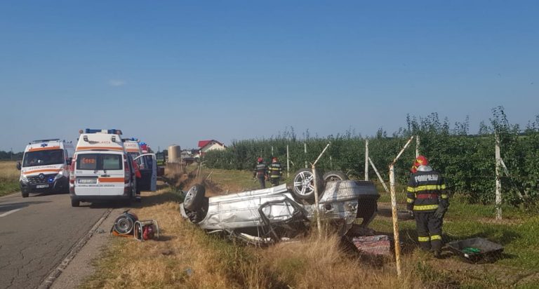 UPDATE FOTO Accident cu doi morți și trei răniți produs la Cornu Luncii. Un al doilea bărbat a intrat în stop cardiorespirator și este resuscitat de medicii SMURD