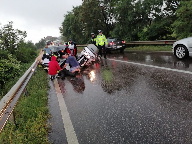 FOTO Două persoane aflate pe o motocicletă rănite grav într-un accident produs la Dănila